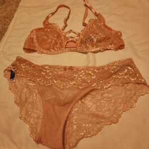 NWOT Light and Lacey Bra and Panty Set Peach